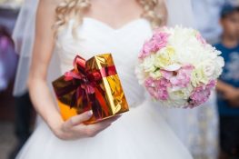 quà cưới cho bạn thân