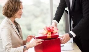 quà tặng sếp khi nghỉ việc