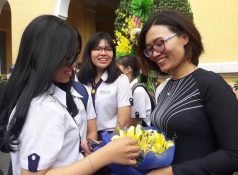 cách biếu tặng quà cho thầy cô giáo