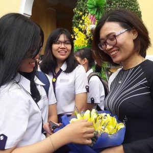 cách biếu tặng quà cho thầy cô giáo