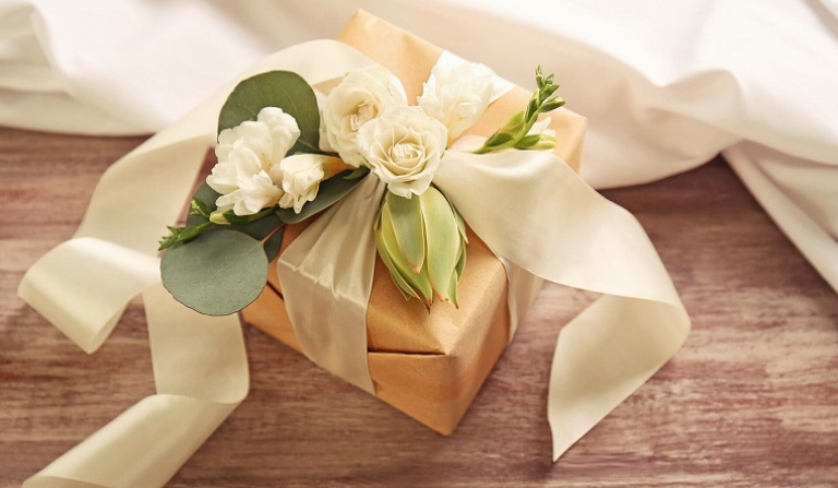 lưu ý khi tặng quà cưới cho chị gái em gái