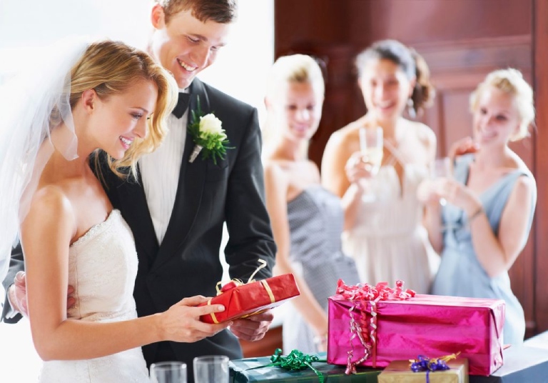lưu ý khi chọn quà cưới cho nhân viên đồng nghiệp