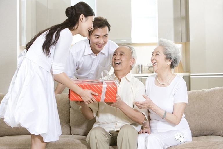 quà tặng sinh nhật cho người lớn tuổi quà tặng sinh nhật cho người lớn tuổi