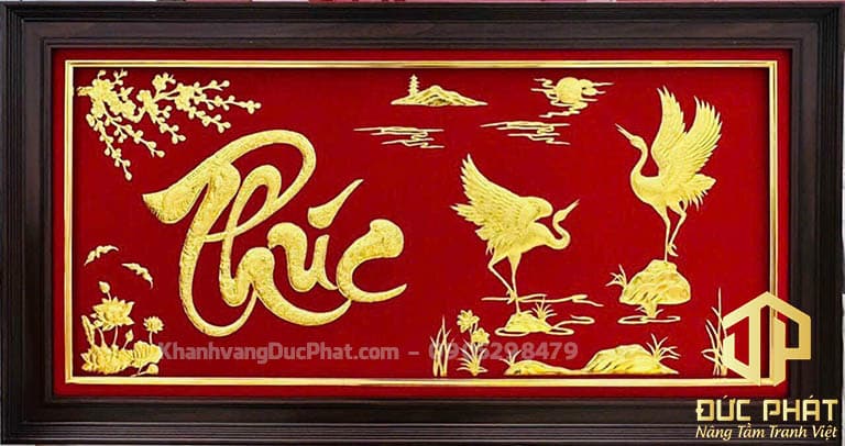 Khánh vàng chữ thư pháp