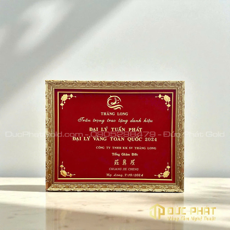 Tranh quà tặng hội nghị khách hàng cá nhân hoá dát vàng Tranh quà tặng hội nghị khách hàng cá nhân hoá dát vàng