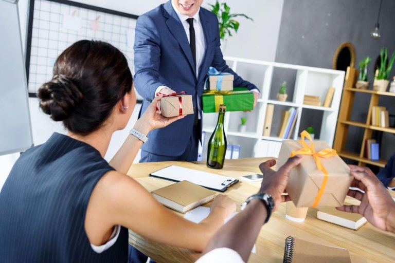 bí quyết chọn quà tặng người thành đạt