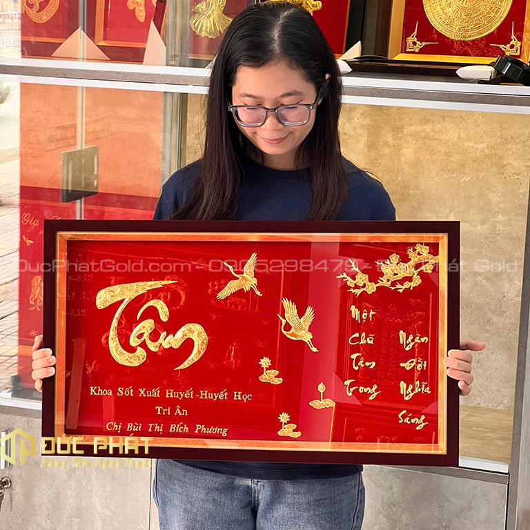 tranh chữ tâm tặng bác sĩ nghỉ hưu