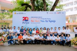 quà tặng về thăm trường cũ