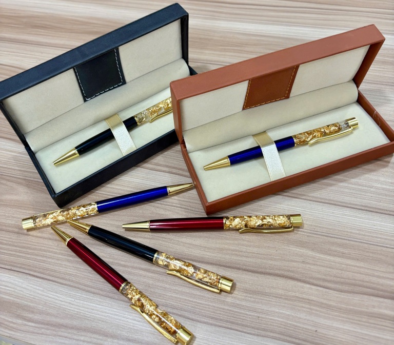 Nên Tặng Quà Gì Cho Trường Khi Trở Về Thăm