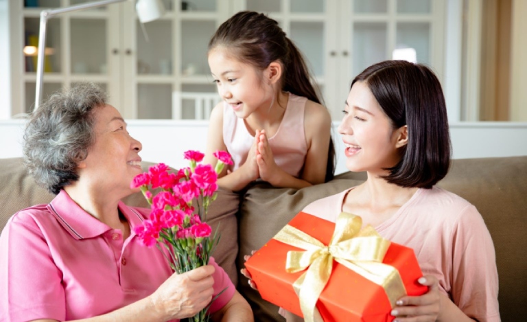 quà tặng cho người lớn tuổi nữ