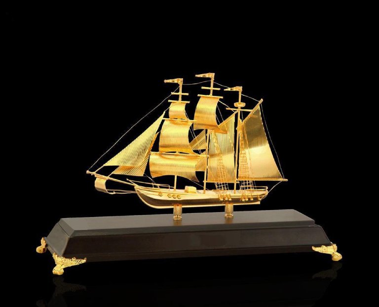 Quà chúc may mắn cho người thăng chức