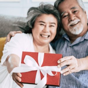 quà tặng sinh nhật bố mẹ tròn 60 tuổi