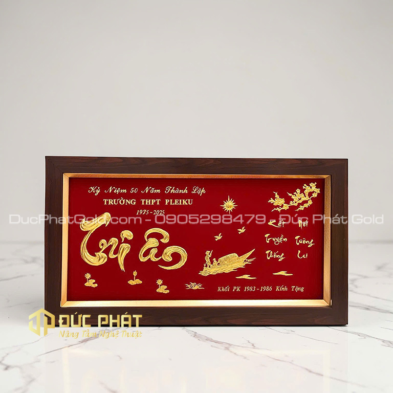 Tranh tặng kỷ niệm thành lập trường